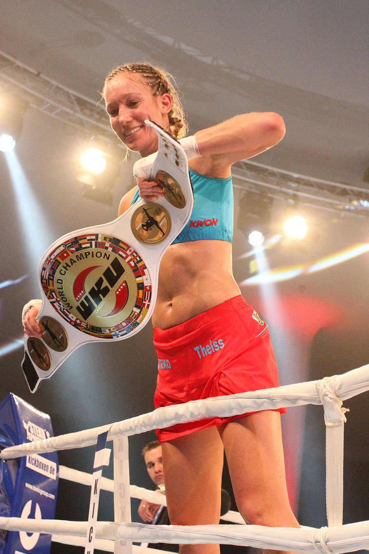 Penghargaan BAMBI Christine Theiss : Menghargai ‘Pahlawan Diam’