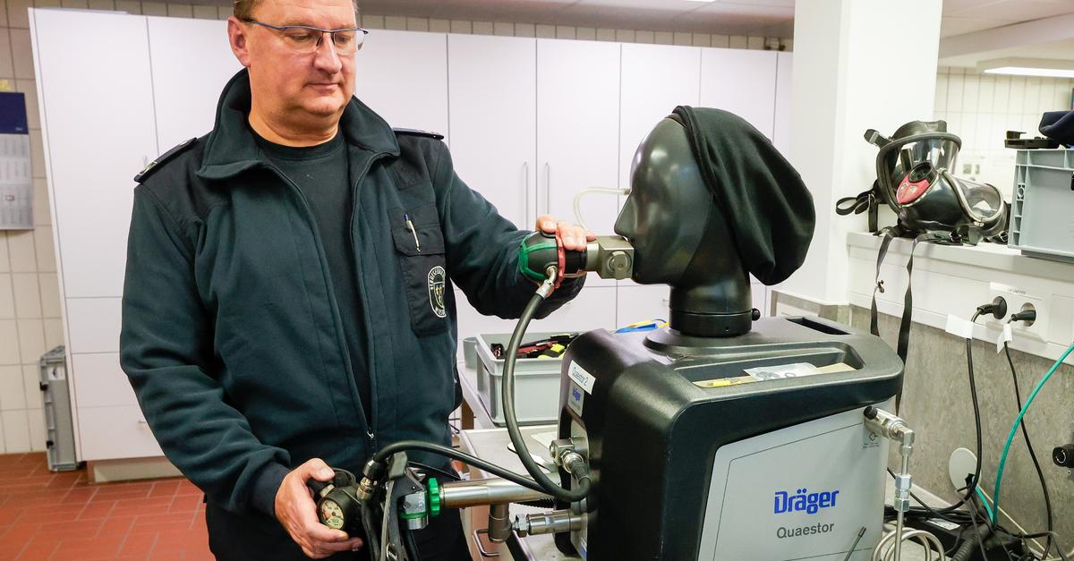 Proses Cuci Pakaian Pemadam Kebakaran: Membersihkan Perlindungan