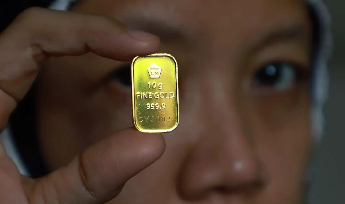 Harga Emas Antam Merosot Drastis, Apa Penyebabnya?