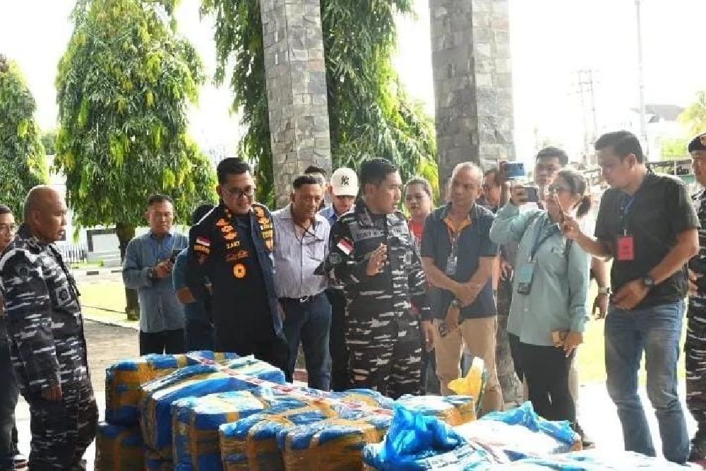 TNI AL Ungkap Penyelundupan Sianida di Bitung