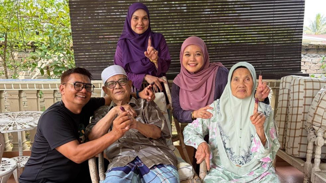 Kisah Inspiratif: Semangat Mengundi di Usia Senja